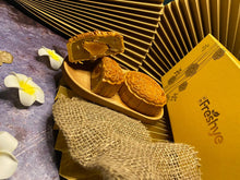 Load image into Gallery viewer, Traditional Mooncake Gift Set
